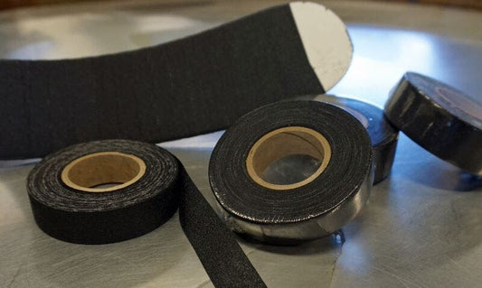 Jaybird mailateippi musta 2,5 cm x 23 m, kangasteippi jääkiekkomailaan